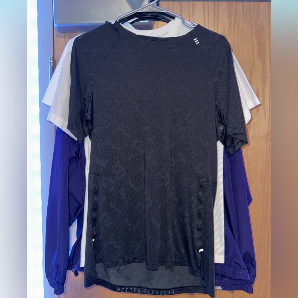 Men’s small lululemon t shirt